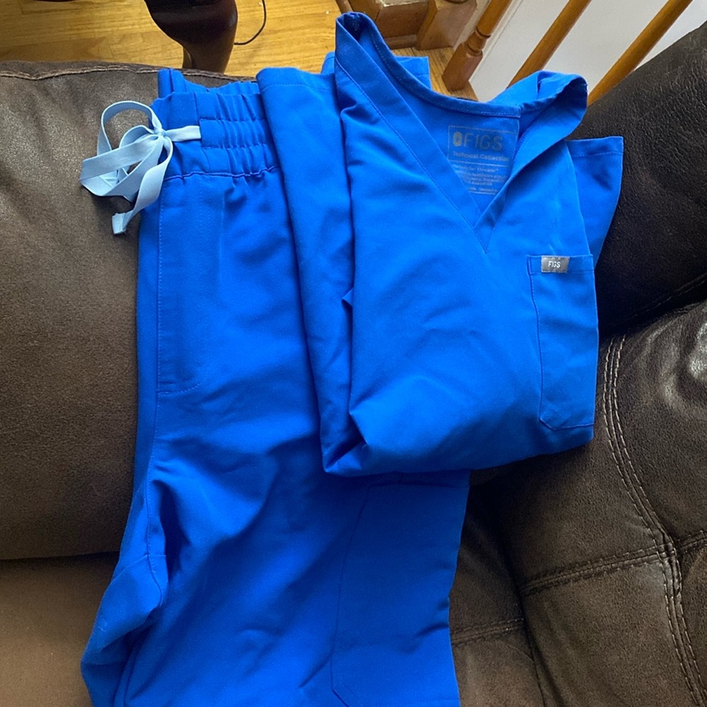 Electric blue figs size l